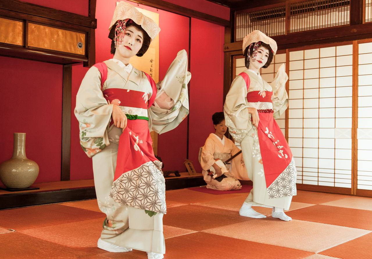 Maiko performance at Somaro