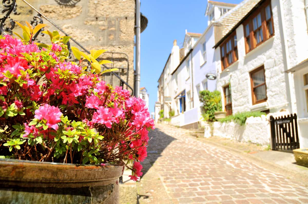 Street and cobbles: St Ives