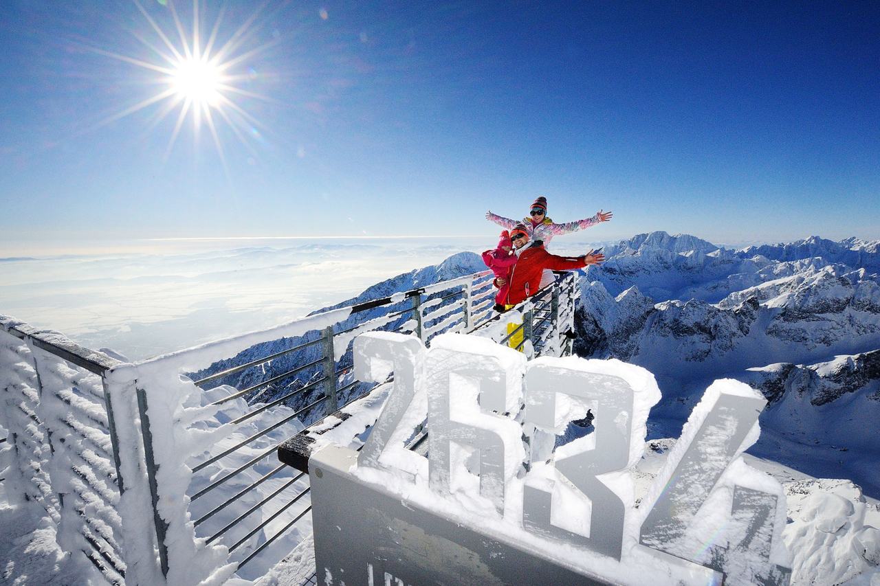 Tatranksa Lomnica Peak c. Marek Hajkovsky