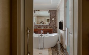 https//www.thetravelmagazine.net/review-lotte-hotel-moscow/